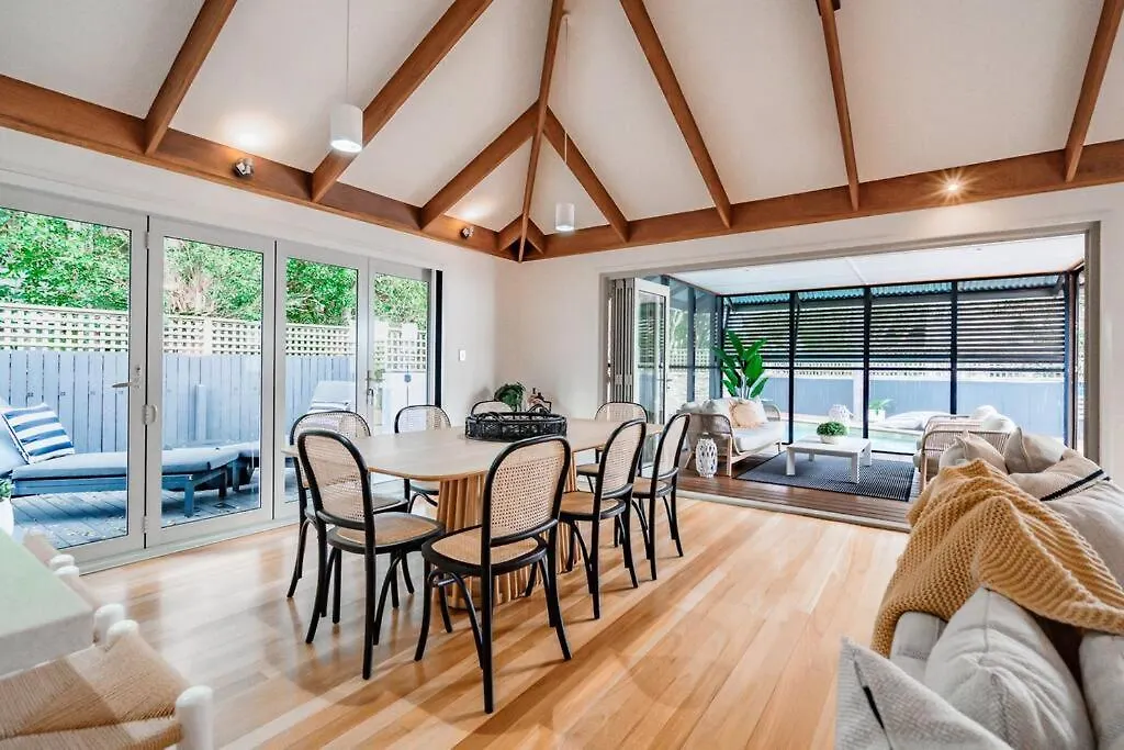 Luxurious Beachside Living Mudjimba Australien