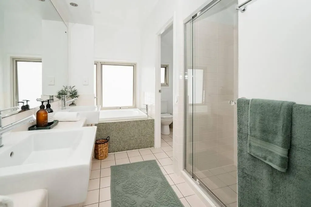 Ferienhaus Luxurious Beachside Living Mudjimba