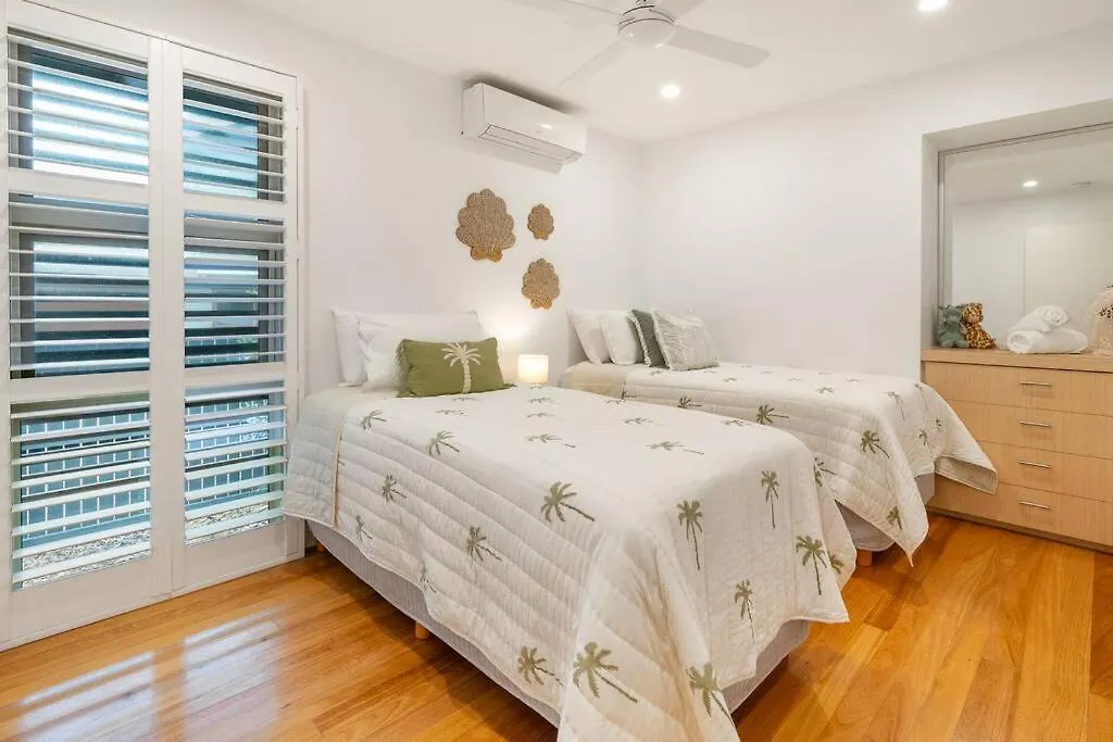 Luxurious Beachside Living Mudjimba 0*,